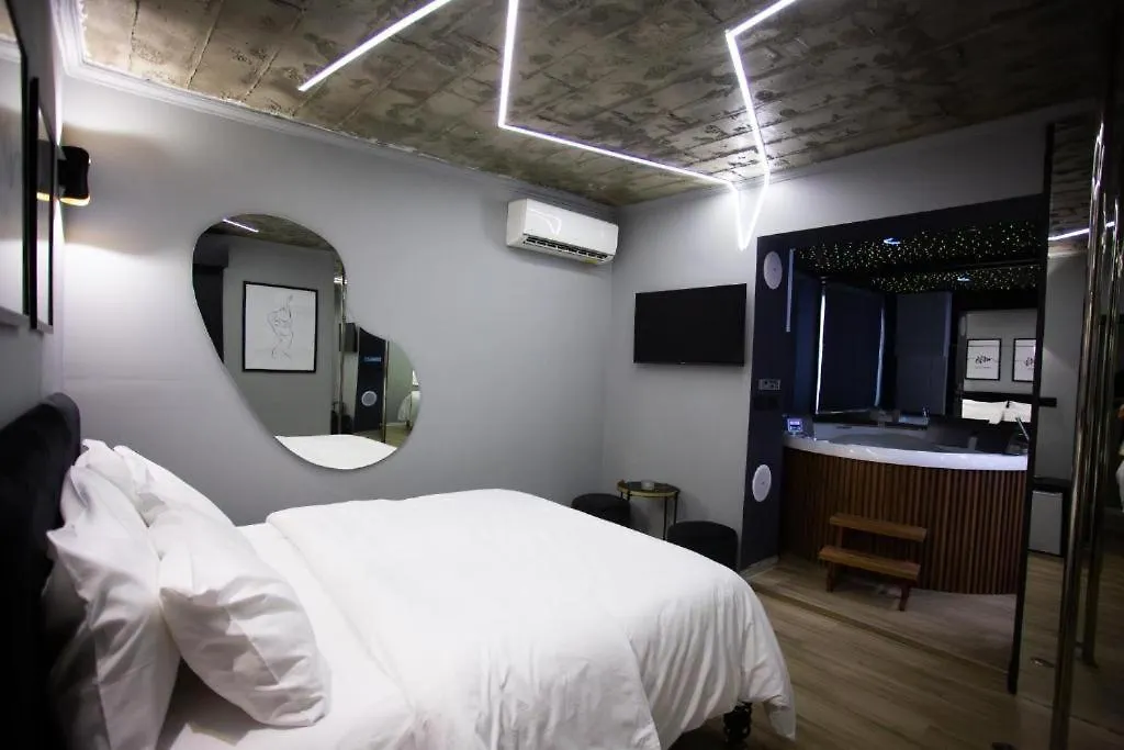 Hotel The Bubbles - Jacuzzi Rooms Tirana