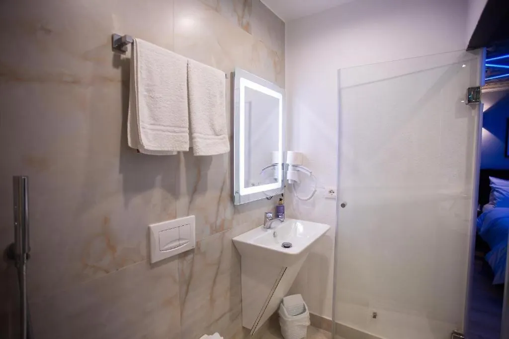 Hotel The Bubbles - Jacuzzi Rooms Tirana