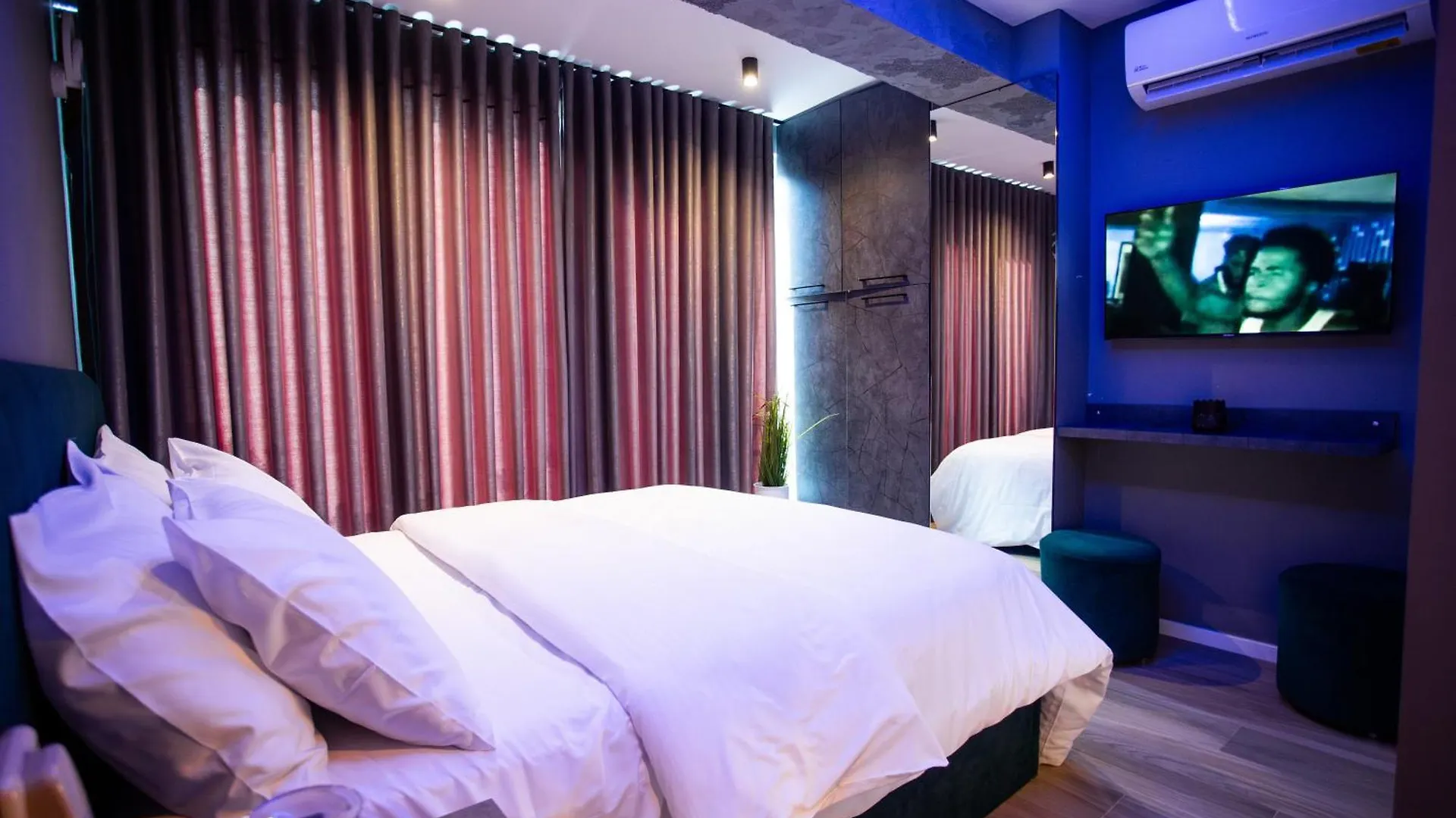 The Bubbles - Jacuzzi Rooms Tirana Hotel