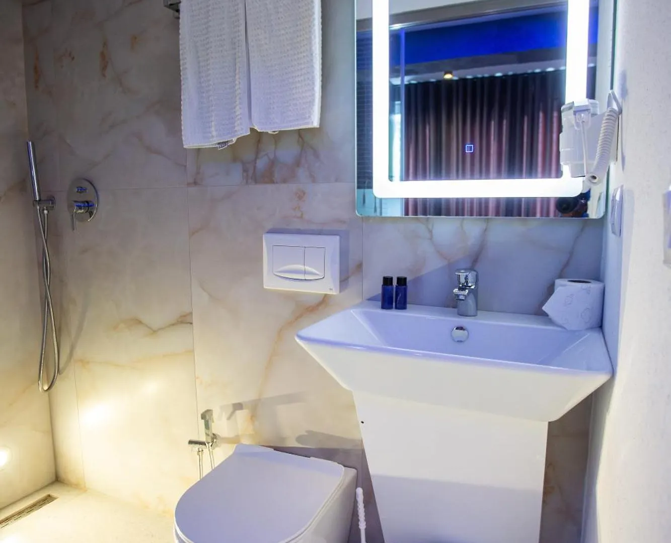 The Bubbles - Jacuzzi Rooms Tirana Albanie