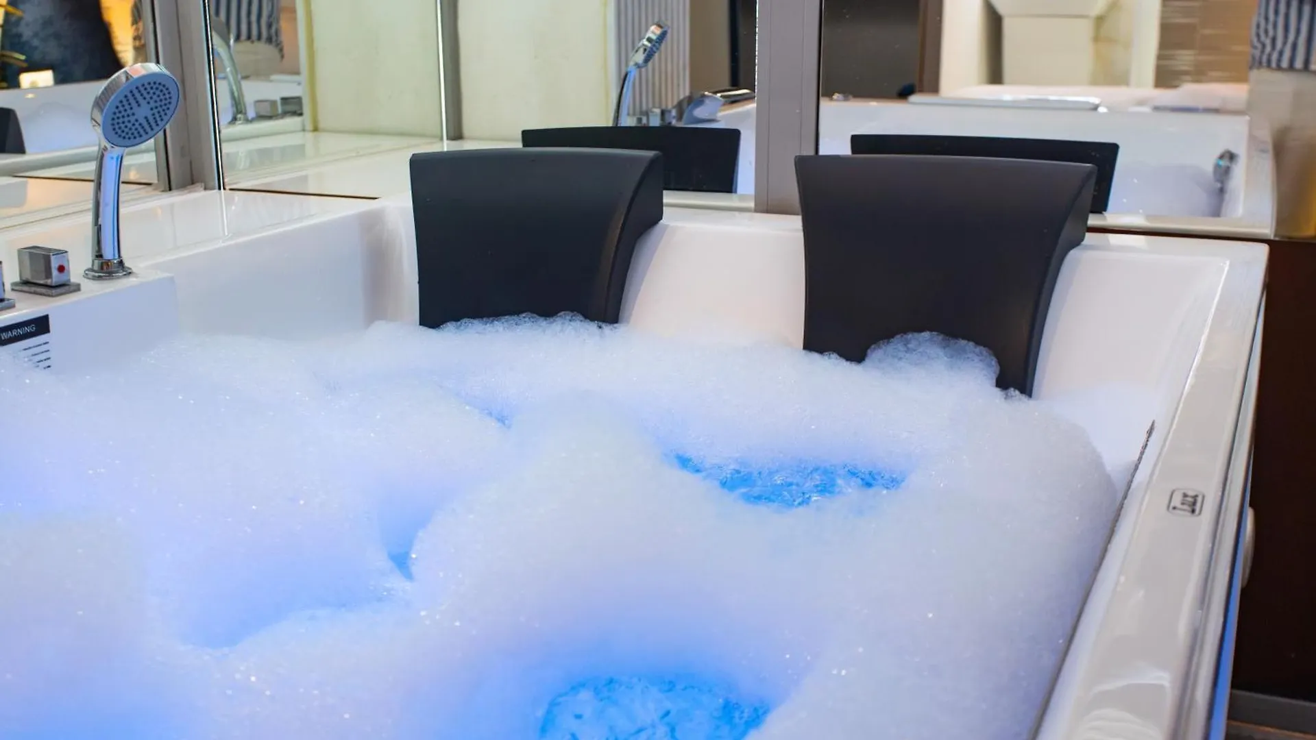 The Bubbles - Jacuzzi Rooms Tirana Hotel