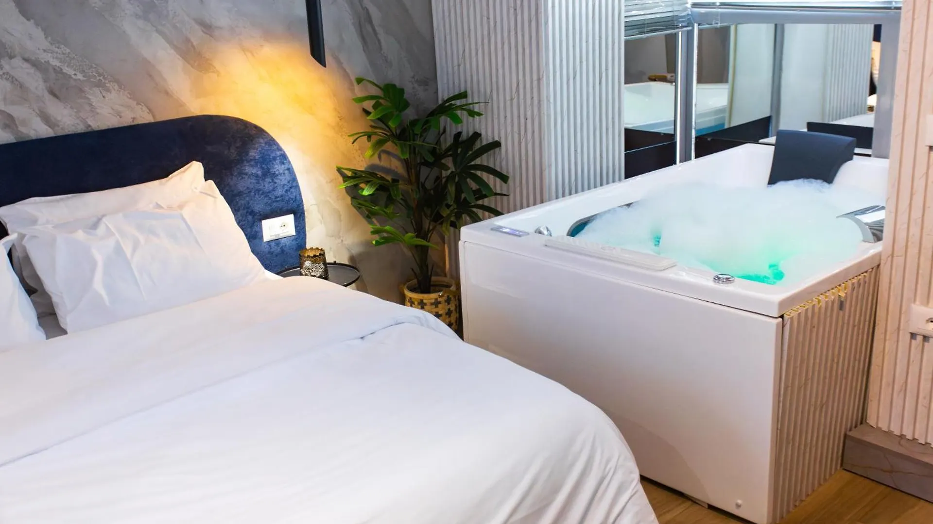 The Bubbles - Jacuzzi Rooms Tiran