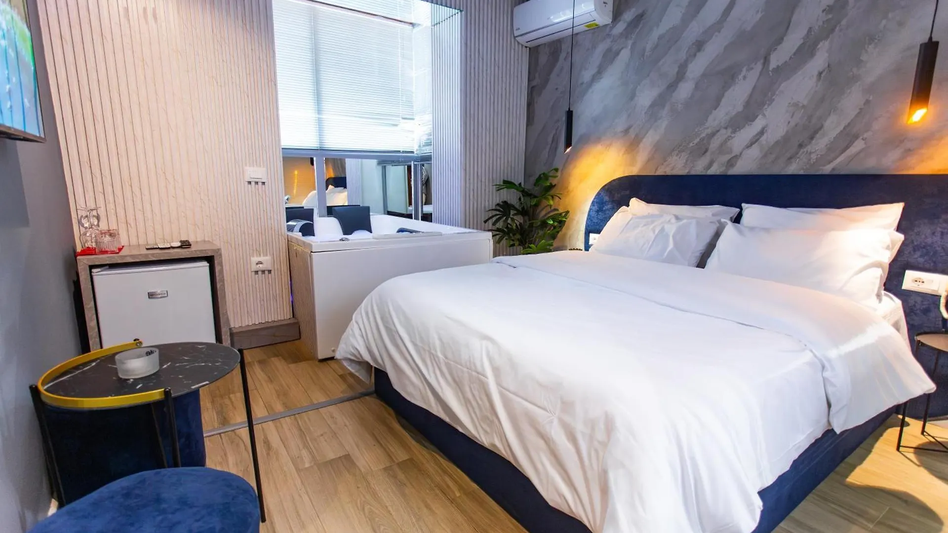Hotel The Bubbles - Jacuzzi Rooms Tirana