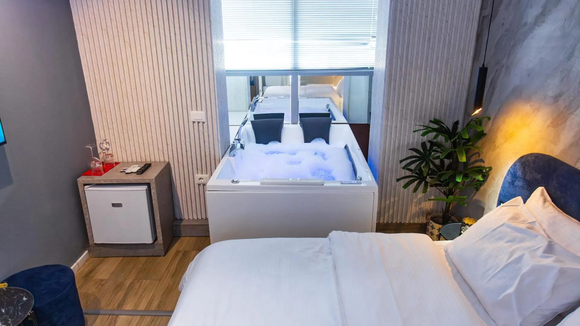 The Bubbles - Jacuzzi Rooms Tiran
