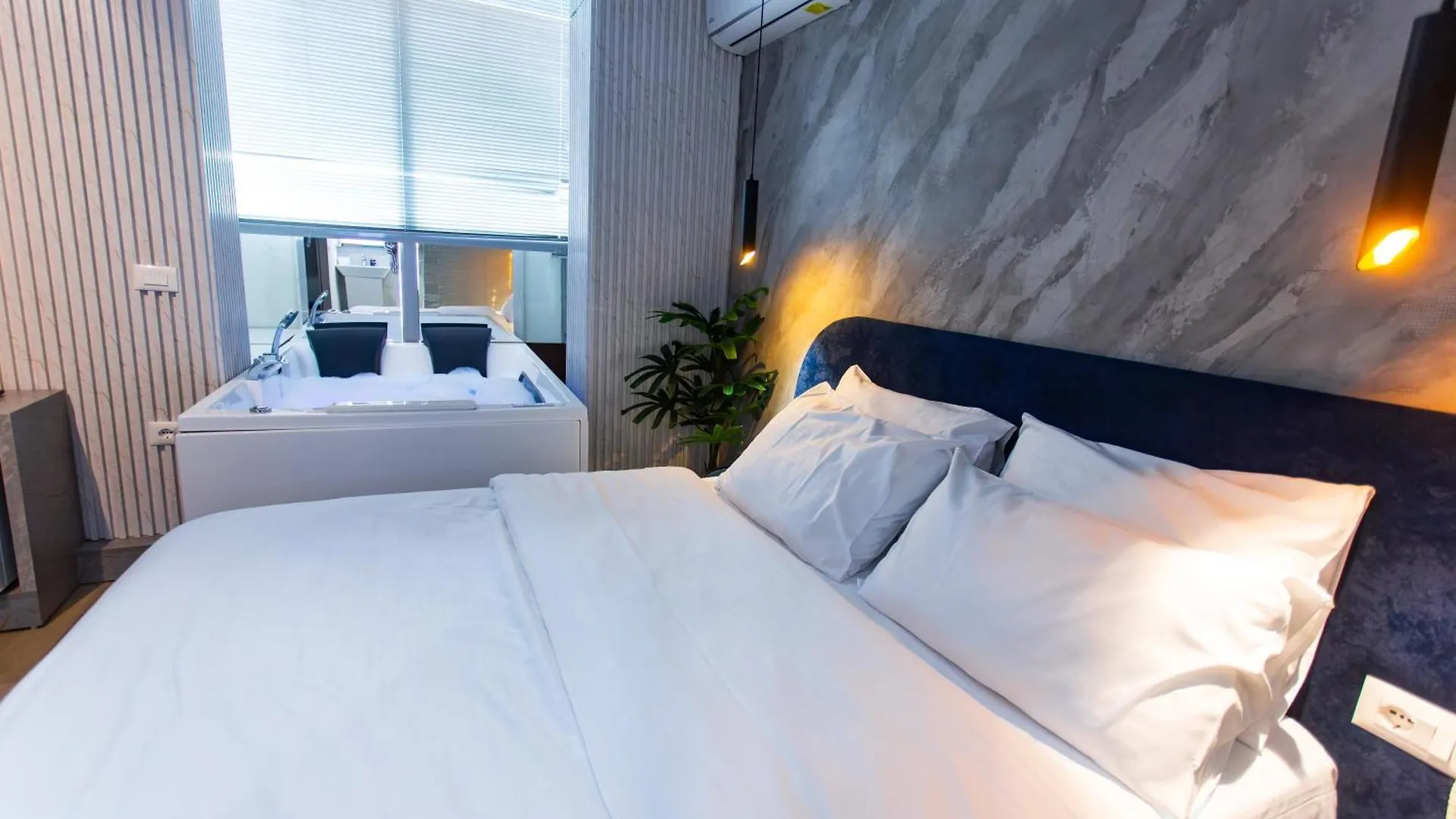 The Bubbles - Jacuzzi Rooms Tirana Hotel