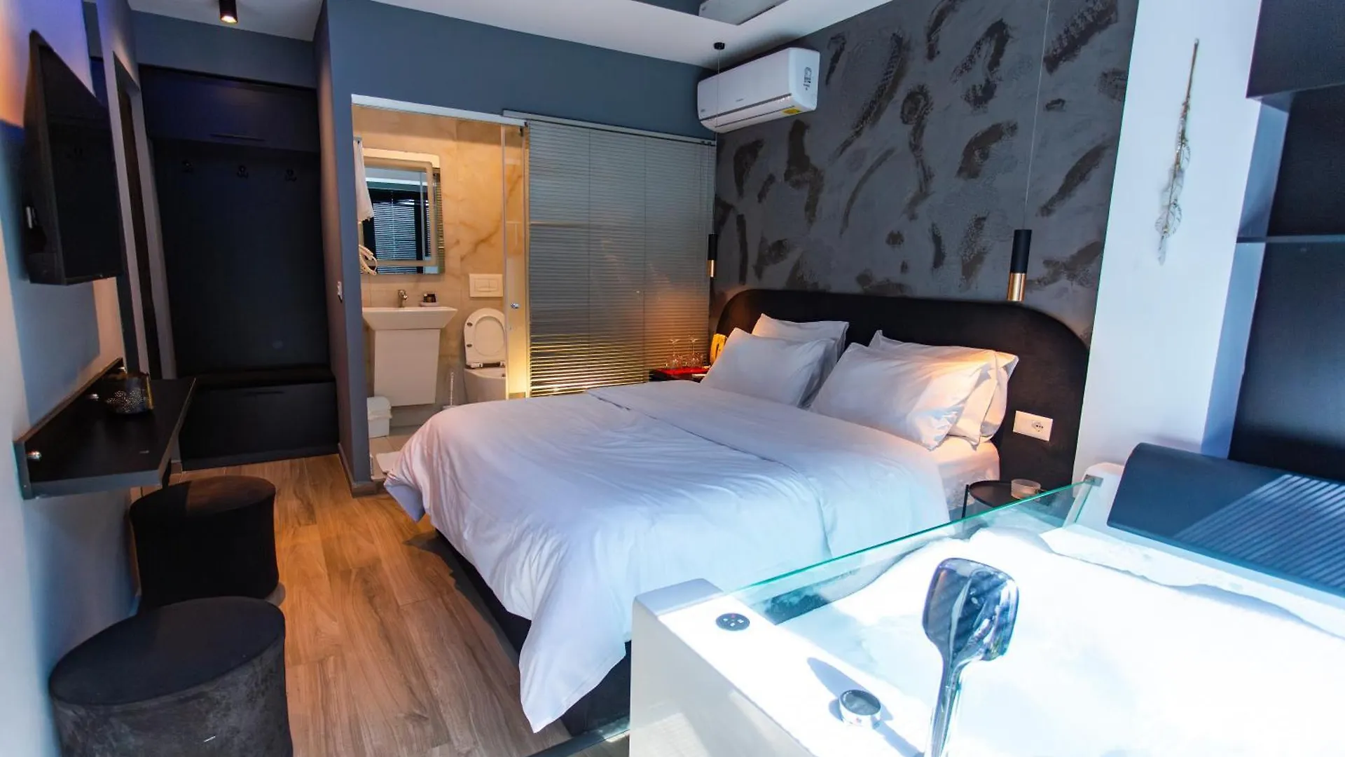 The Bubbles - Jacuzzi Rooms Tiran