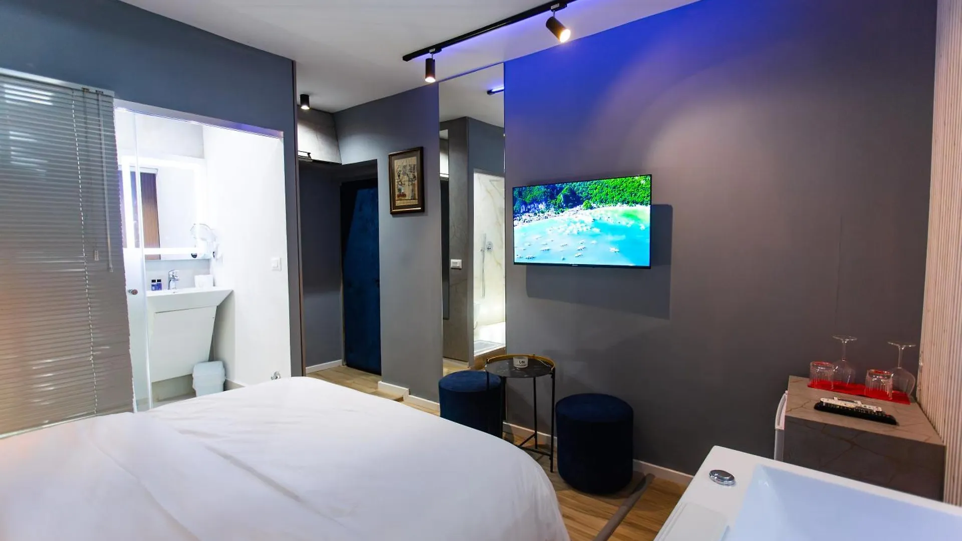 Hotel The Bubbles - Jacuzzi Rooms Tirana